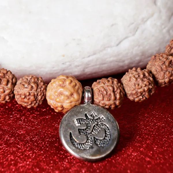 Natural_Rudraksha_Bracelet_With_Om_Coin